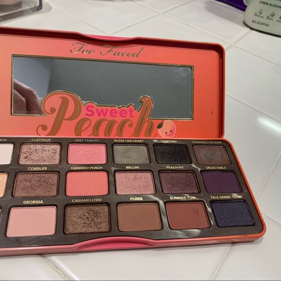 Too Faced Peach eyeshadow palette - Picture 3 of 7